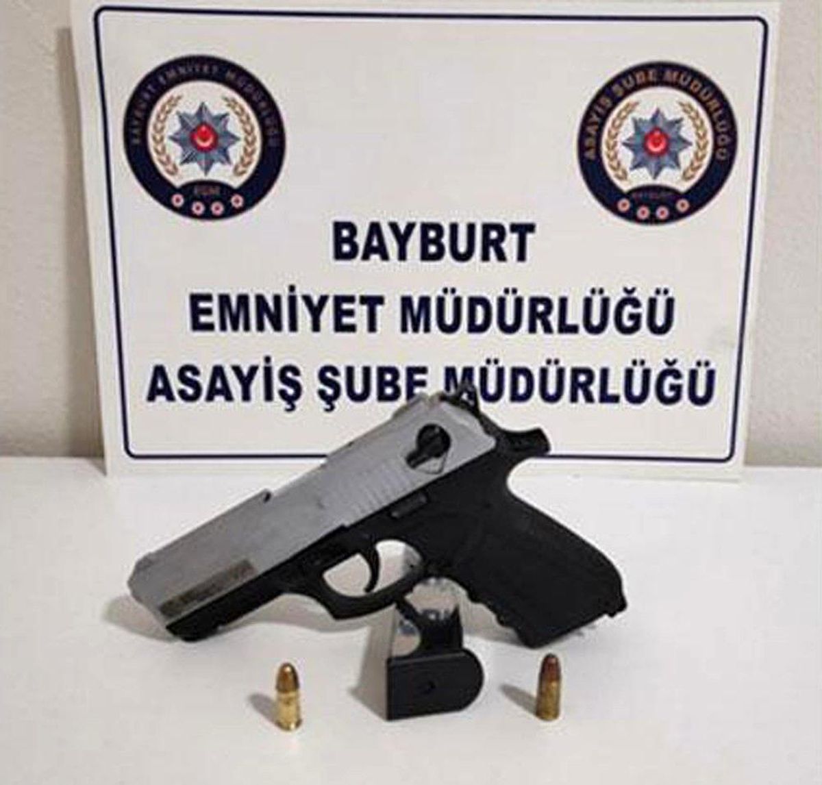 Bayburt\'ta ruhsatsız tabanca ele geçirildi