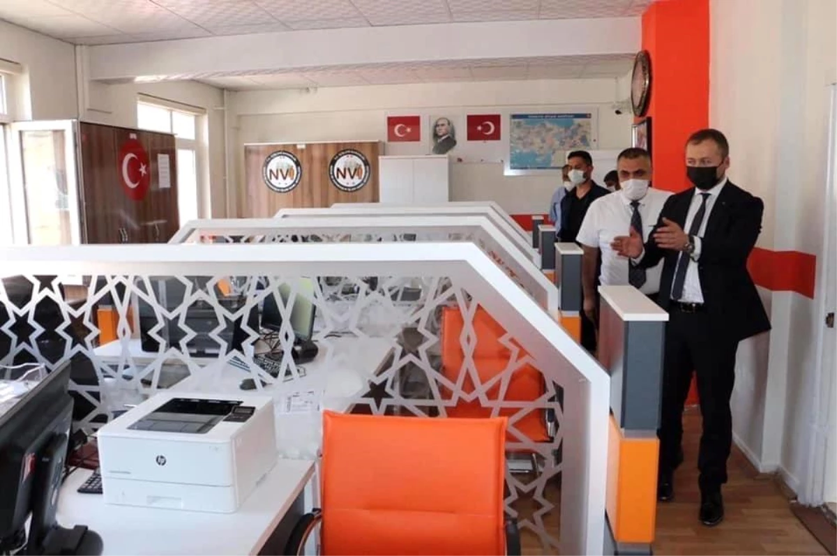 Bitlis hizan Kaymakamı Muhammed İkbal Yelek Hizan İlçe Nüfus Müdürlüğünü ziyaret etti.