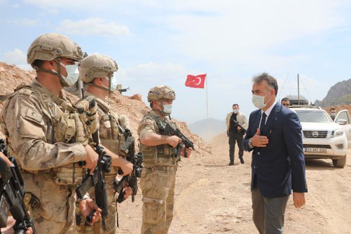 Bitlis Valisi Çağatay, üs bölgesini ziyaret etti