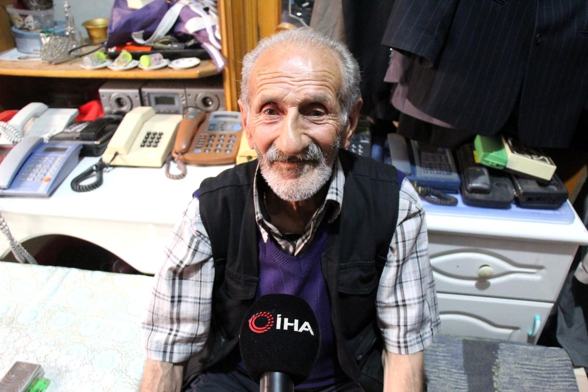 Bu dükkana giren 30 yıl geriye gidiyor