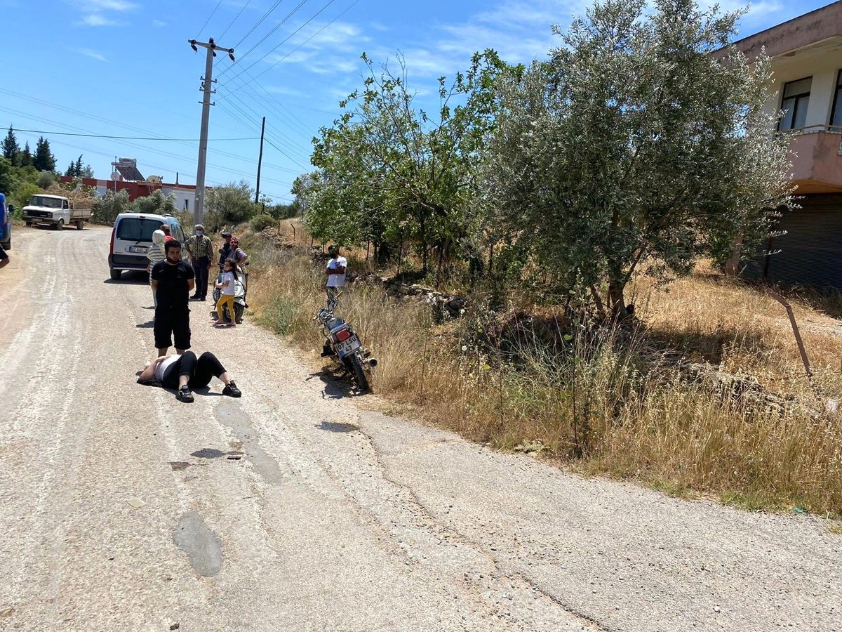 Devrilen motosiklette bulunan kadın yolcu yaralandı