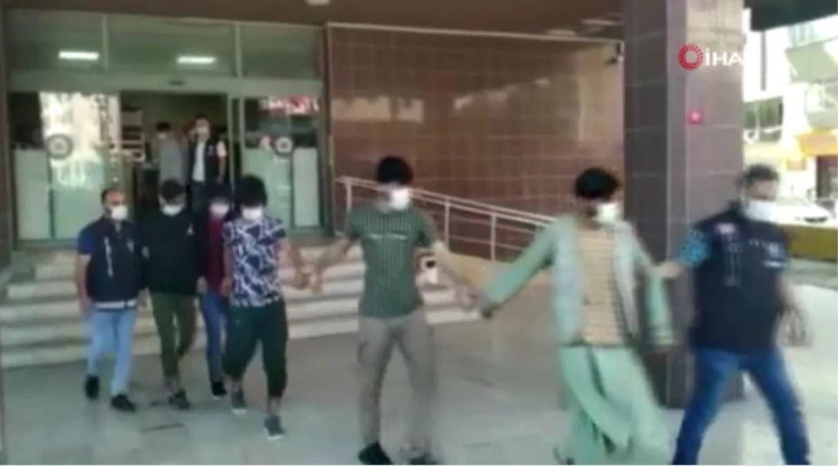 Evlerine girdikleri kişileri döverek gasp eden Afgan uyruklu çete üyeleri tutuklandı