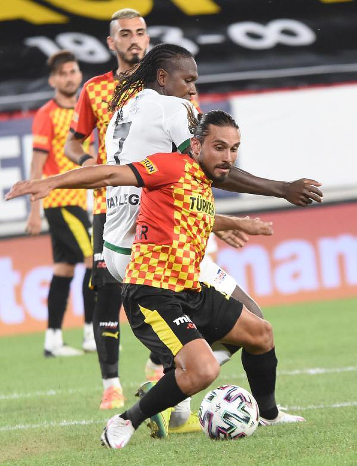 Göztepe\'de İrfan ve Halil\'e yakın markaj