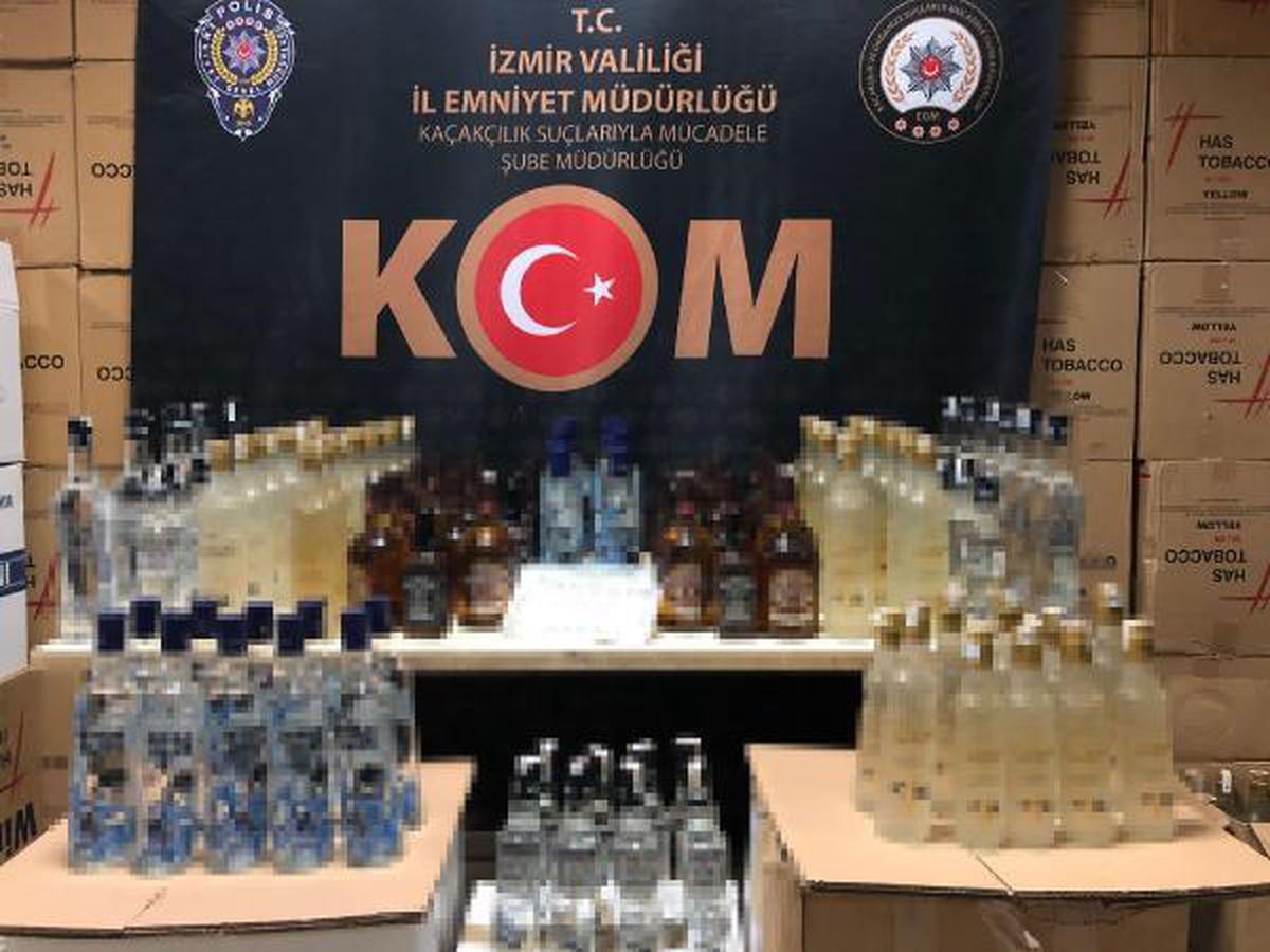 İzmir\'de piyasa değeri 4 milyon liralık kaçak ürün ele geçirildi