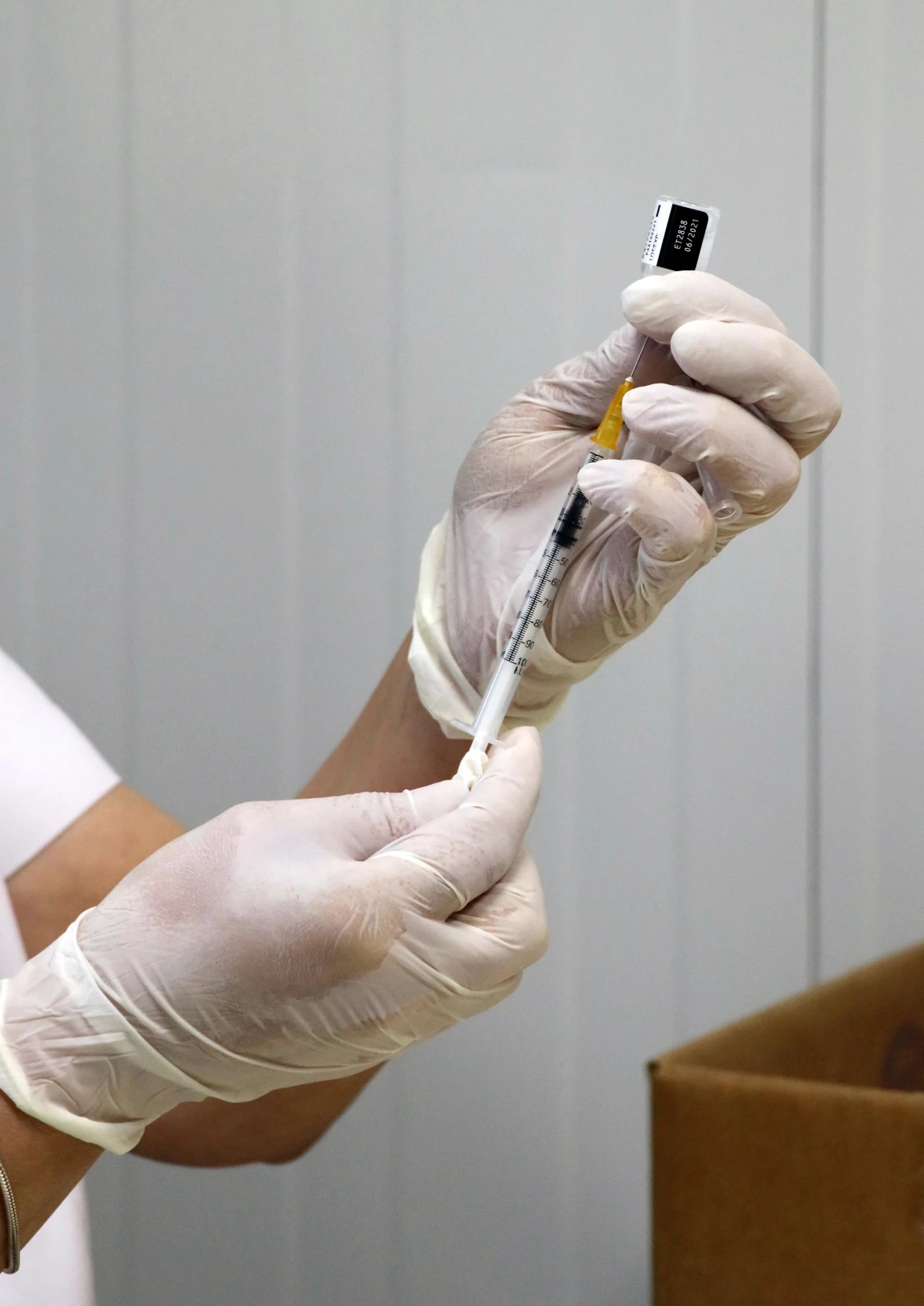 İzmir\'deki hastanelerde BioNTech aşı uygulama merkezi sayısı artırıldı