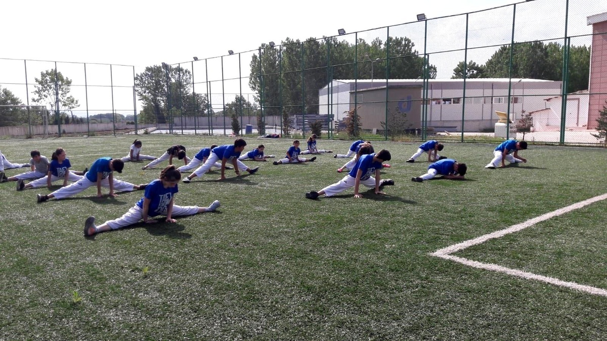 Kurallara uyarak spor yapıyorlar