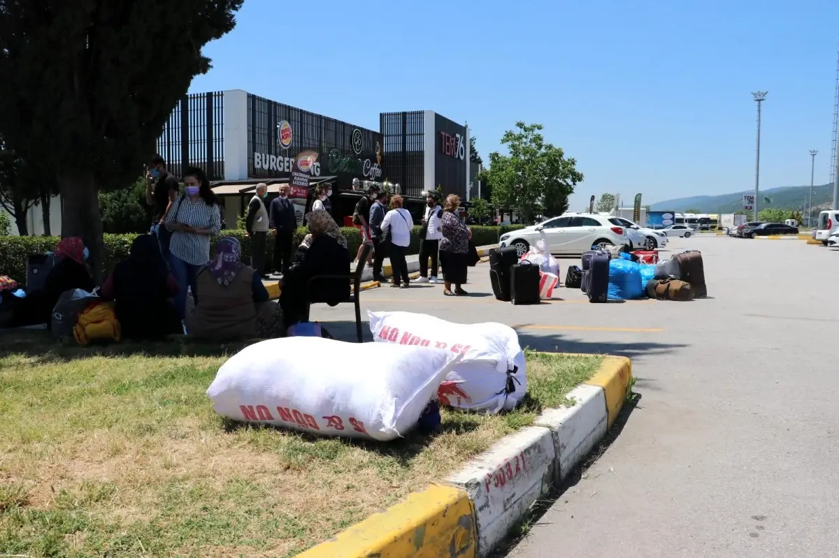 Lastik patladı yalanı ile 24 yolcuyu TEM\'in kenarına terk etti