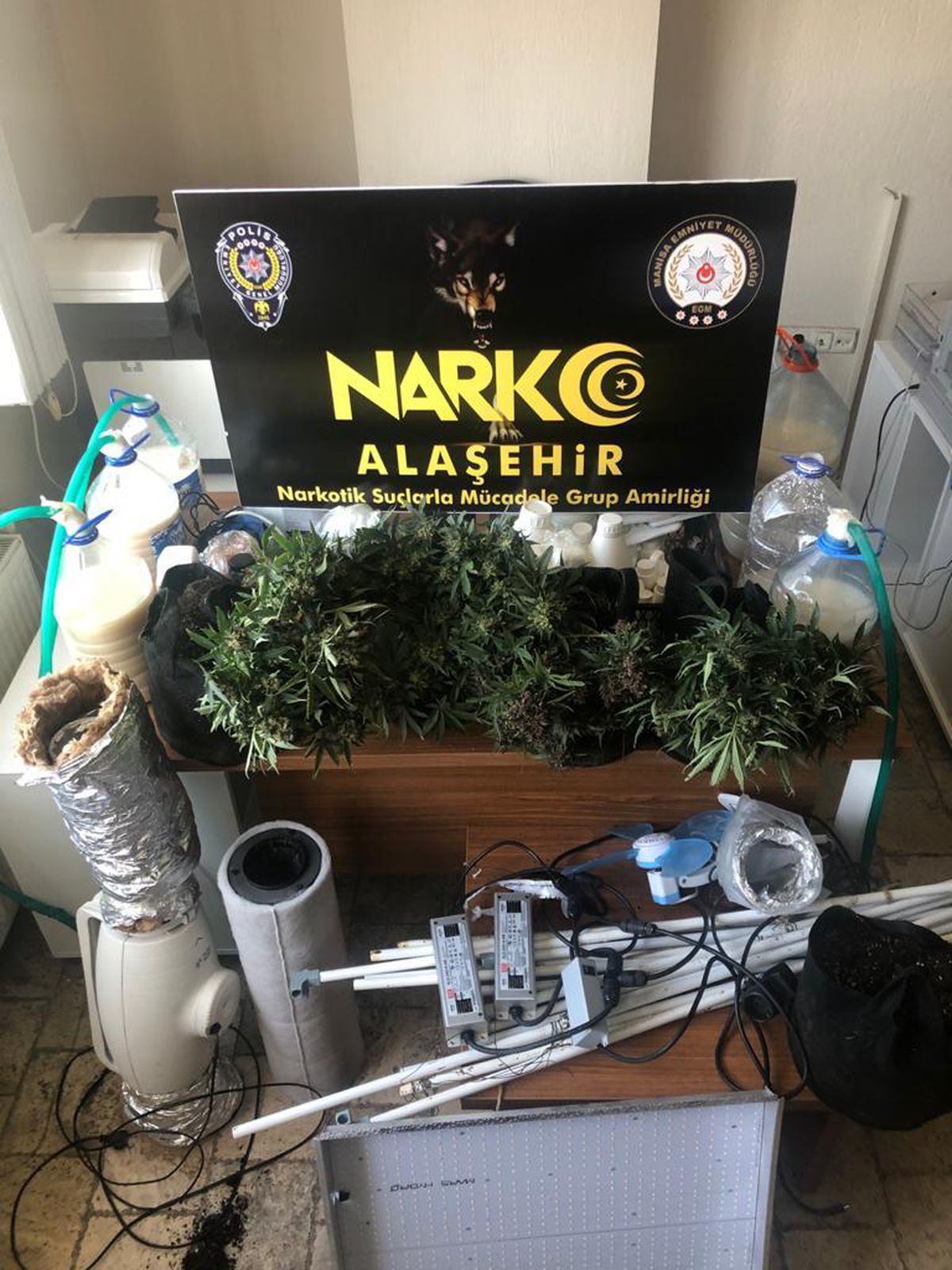 Manisa\'daki uyuşturucu operasyonunda bir kişi yakalandı