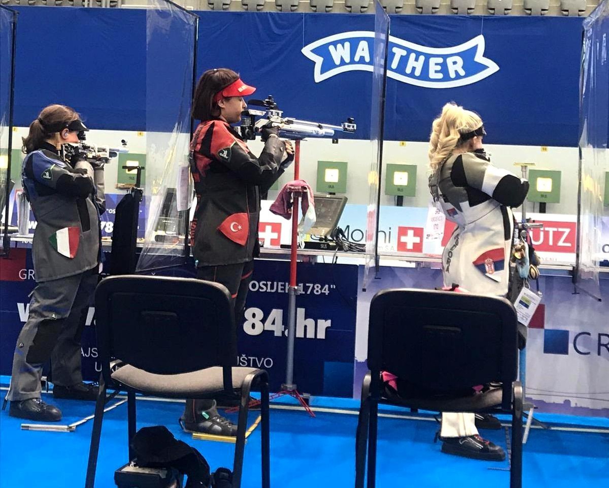 Manisalı milli sporcu Türkiye rekoru kırdı
