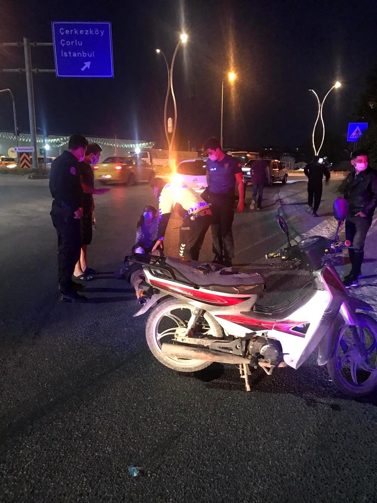 Motosiklet ile otomobil çarpıştı: 2 yaralı