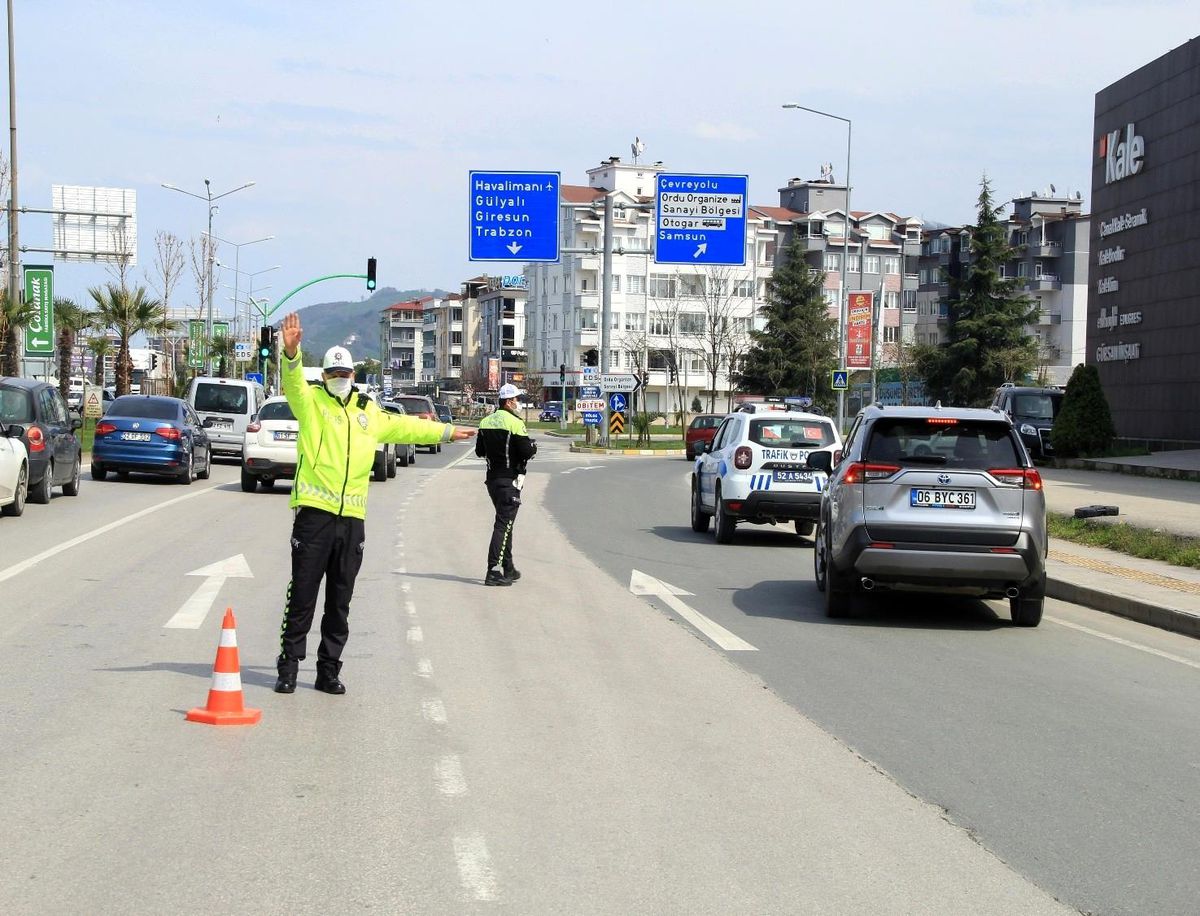 Ordu\'da trafik ekipleri göz açtırmıyor