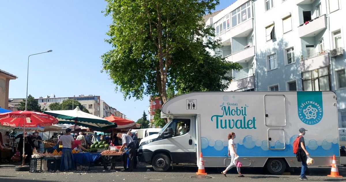 Pazarda mobil tuvalet hizmeti