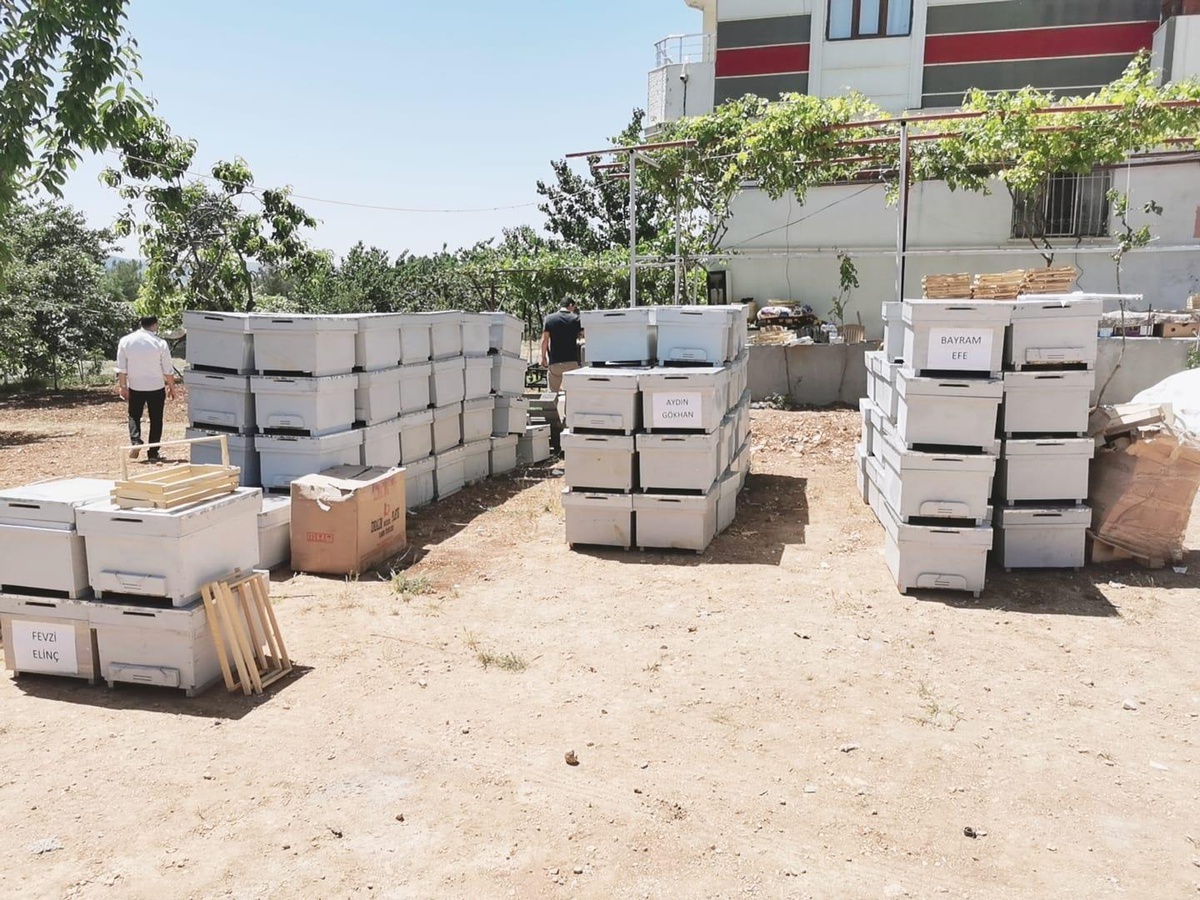 Siirt\'te 15 arıcıya ekipman desteği sağlandı