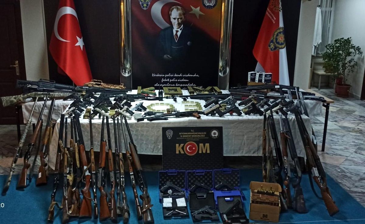 Silah kaçakçılarına yönelik operasyonda 9 tutuklama