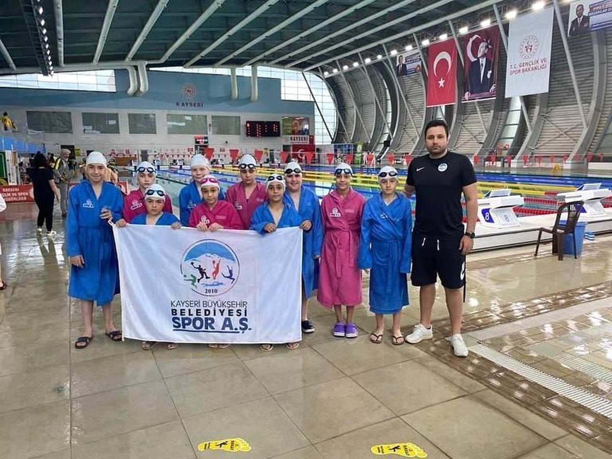 Spor AŞ yüzmede madalyaları topladı