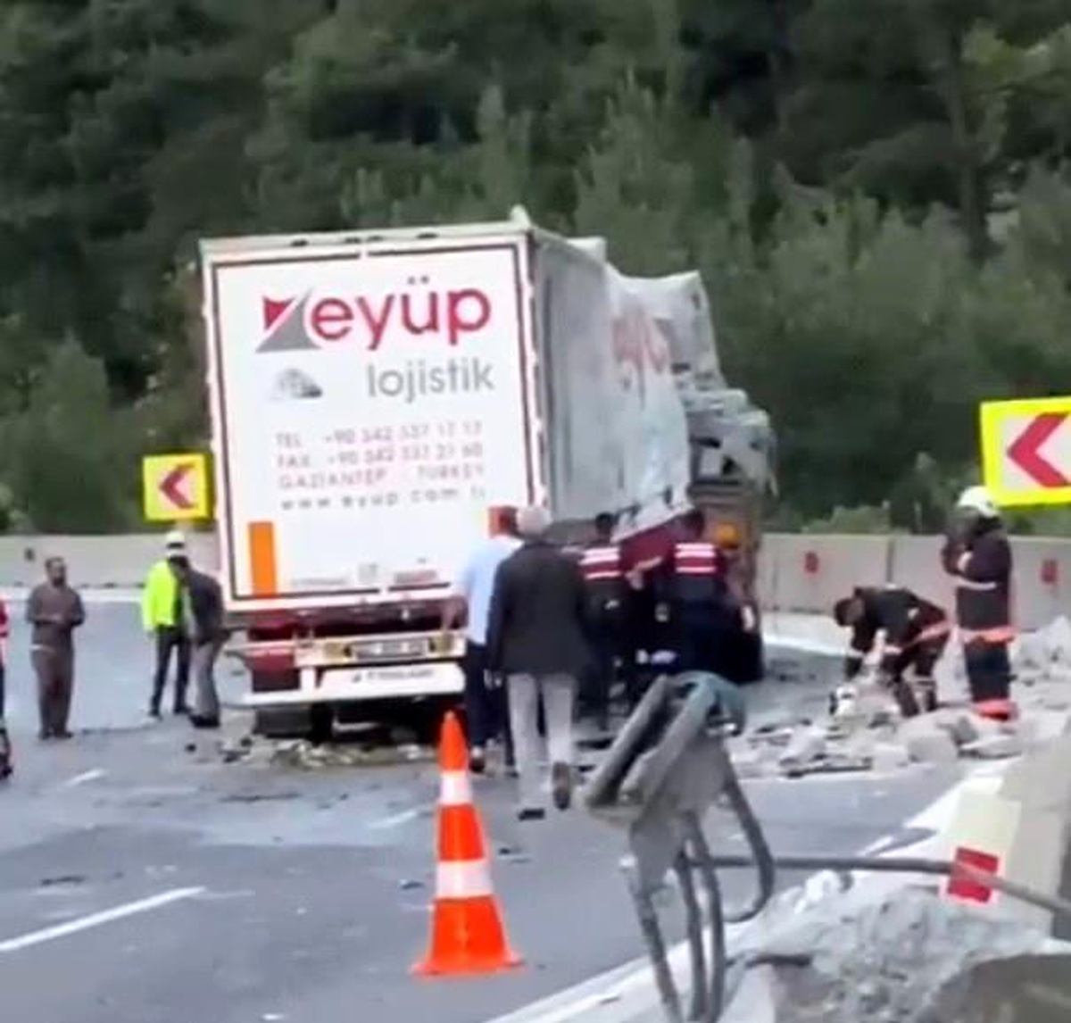 Tarsus\'ta 2 ayrı kazada 5 kişi yaralandı
