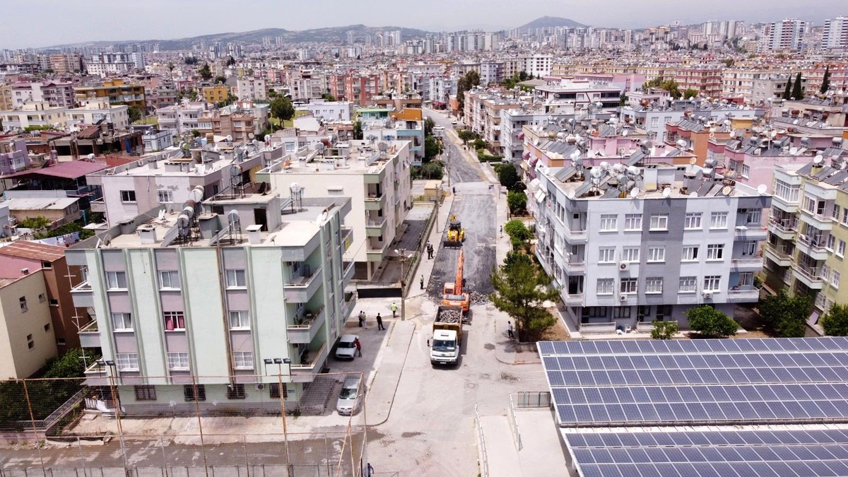 Tarsus\'ta yol bakım ve onarım çalışmaları sürüyor