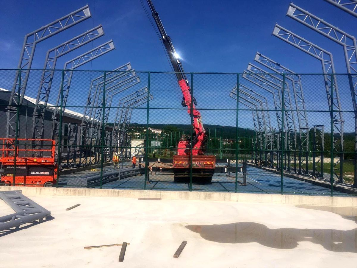 Tenis kortu inşattı hızla devam ediyor