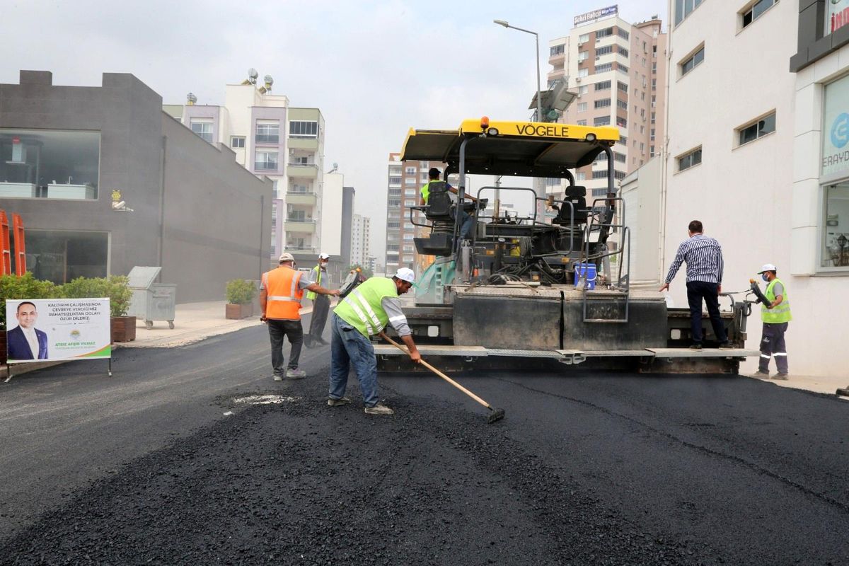 Toroslar\'da asfalt çalışmaları sürüyor