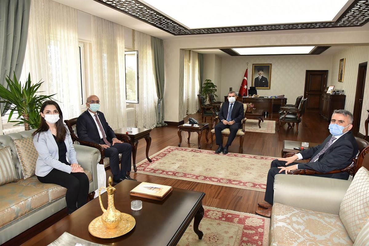 Türk Dil Kurumu Başkanı Gülsevin\'den Vali Işık\'a ziyaret