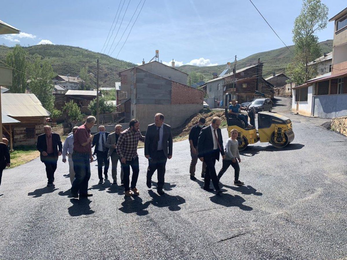 Vali Epcim, Güneydere köyündeki asfalt çalışmalarını inceledi