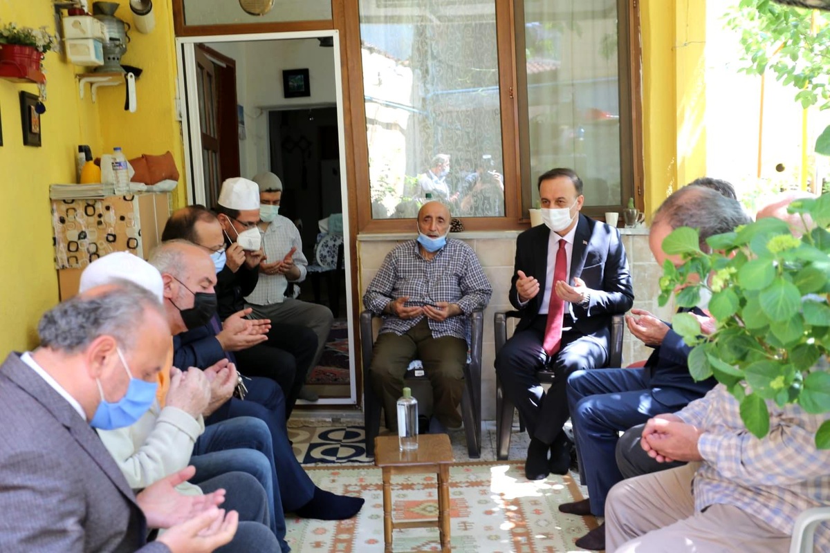 Vali Erin\'den Kaymakam Ongu\'nun ailesine başsağlığı ziyareti