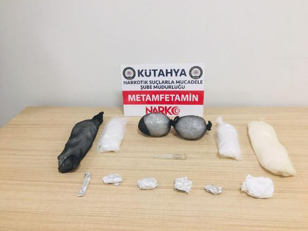 Vücuduna sarılı uyuşturucu paketleriyle yakalandı
