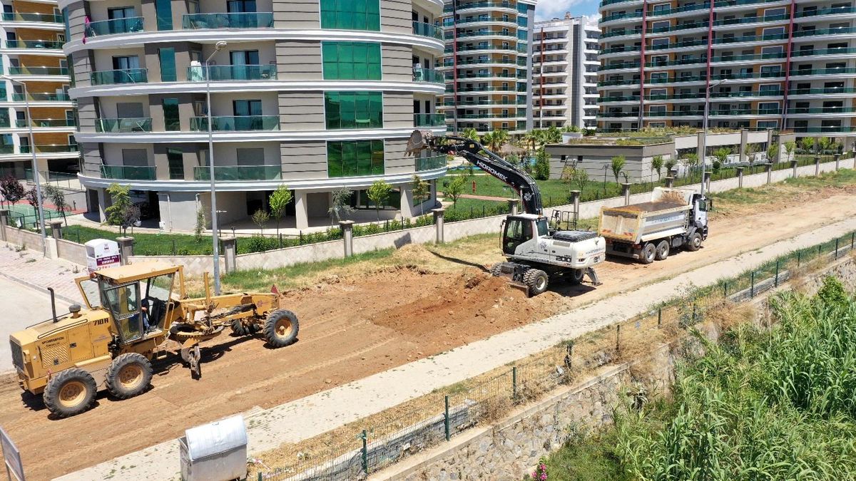 Aydın Büyükşehir Belediyesi Efeler\'de yol yapım çalışmalarını sürdürüyor