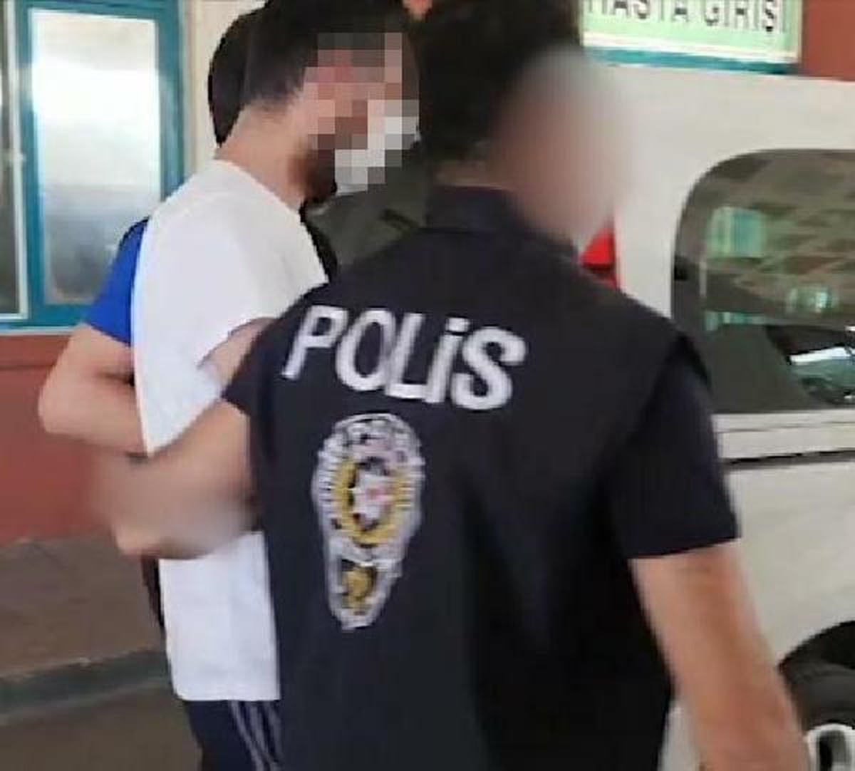 Cep telefonlarından banka uygulamalarına girdiği 10 kişiyi dolandırdı