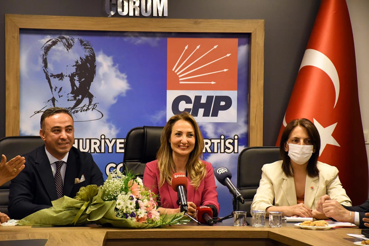 CHP Kadın Kolları Genel Başkanı Nazlıaka, Çorum\'da partilileriyle bir araya geldi