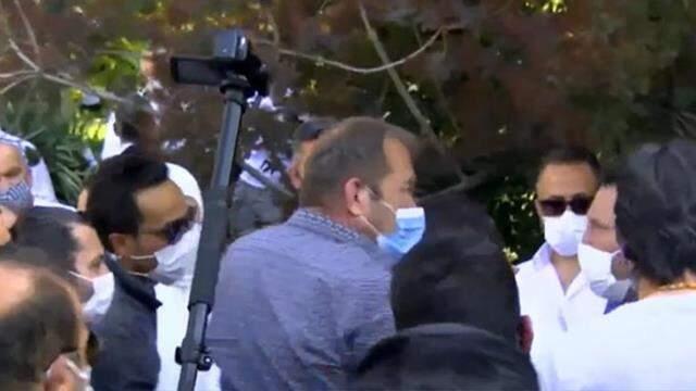 Davutoğlu, Meclis kapısında açıklama yapacağını duyurmuştu! Polis barikat kurdu Davutoğlu, Meclis kapısında açıklama yapacağını duyurmuştu! Polis barikat kurdu