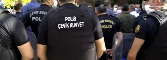 Davutoğlu, Meclis kapısında açıklama yapacağını duyurmuştu! Polis barikat kurdu Davutoğlu, Meclis kapısında açıklama yapacağını duyurmuştu! Polis barikat kurdu