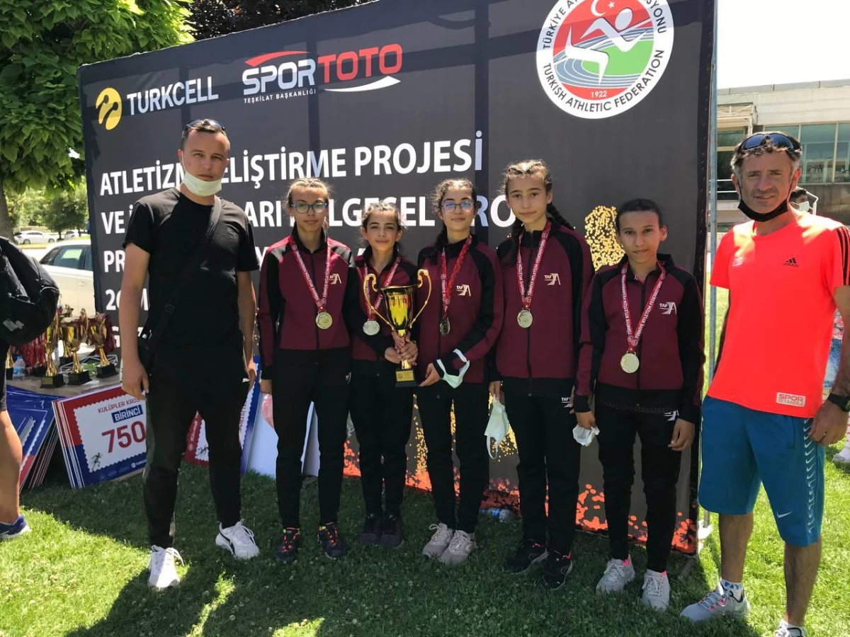 Eskişehirli atlet kızlar Türkiye birincisi oldu