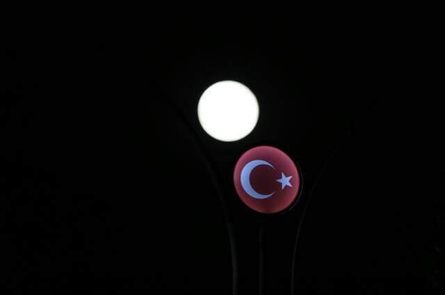 Görüntüler büyülüyor! Süper Çiçek Kanlı Ay bu gece Türkiye semalarında