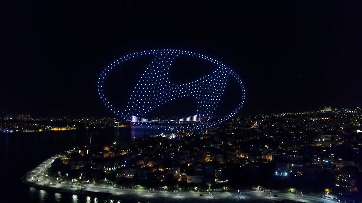 Hyundai Tucson, İstanbul Boğazı\'ndaki ışık gösterisiyle tanıtıldı
