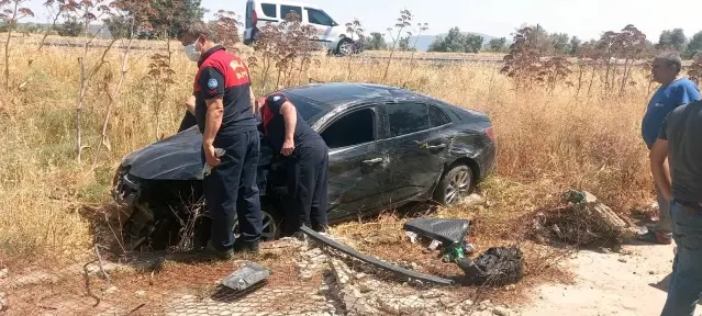 İki otomobil şarampole devrildi: 3 yaralı