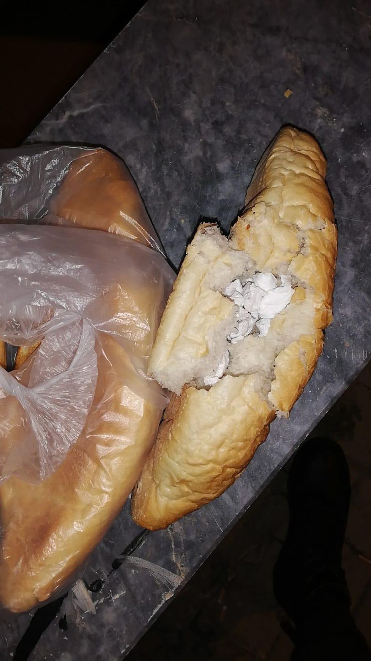 İzmir\'de ekmek arasına gizlenmiş uyuşturucu ele geçirildi