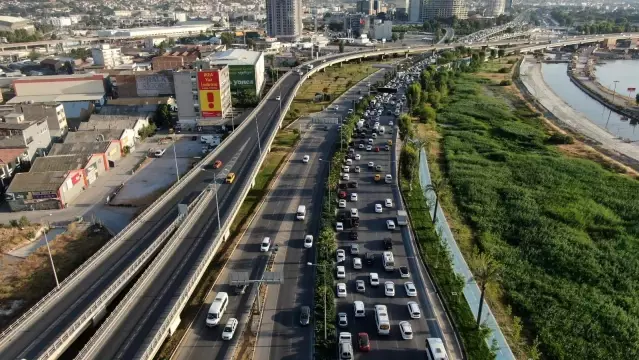 İzmir'in trafiği yine gündemde: Sabah, akşam bitmeyen çile