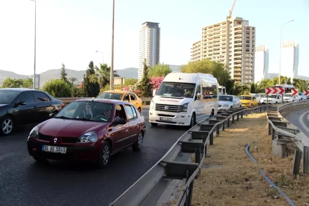 İzmir'in trafiği yine gündemde: Sabah, akşam bitmeyen çile