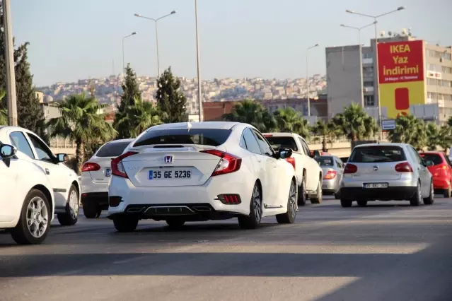 İzmir'in trafiği yine gündemde: Sabah, akşam bitmeyen çile