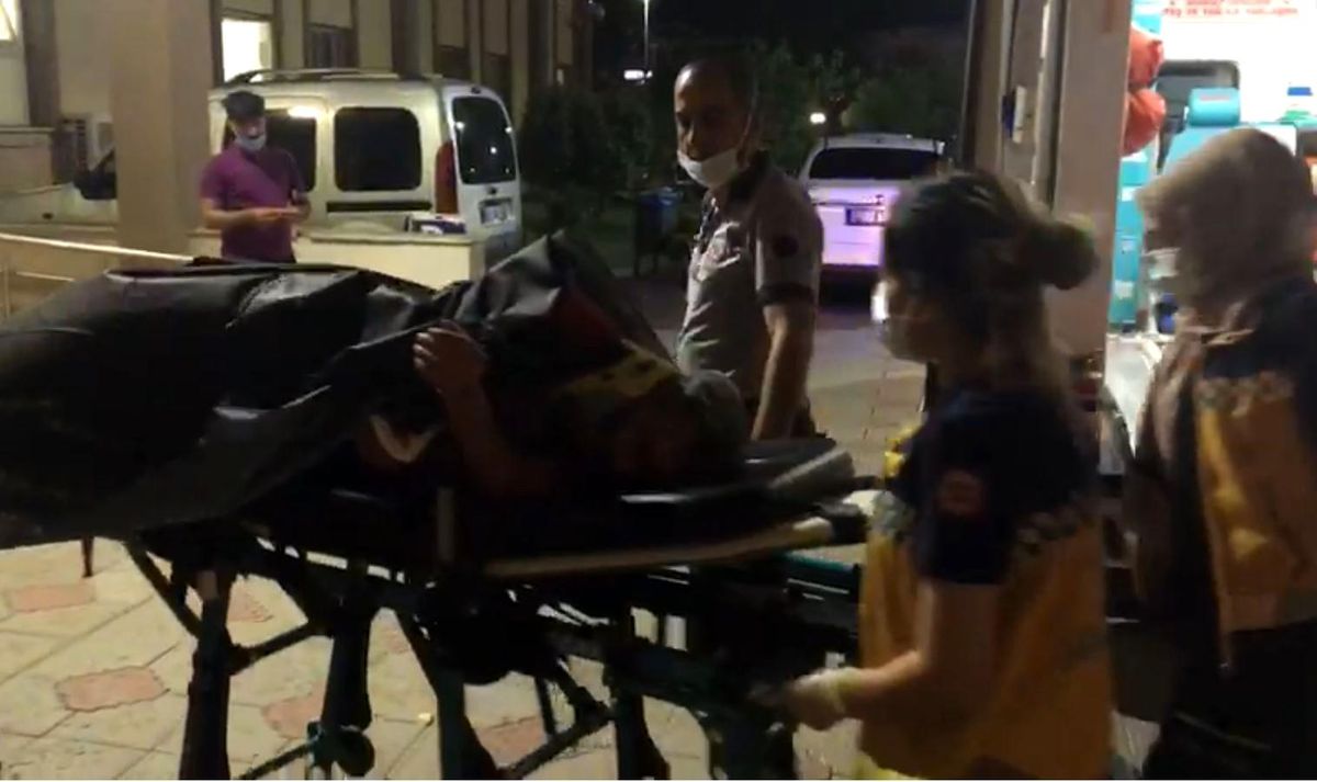 Köpeğe çarpmamak için manevra yaptı, araç şarampole devrildi: 3 yaralı