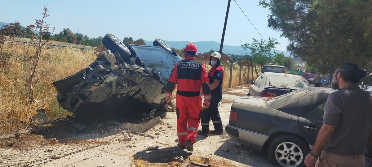 Muğla\'da iki otomobilin çarpışması sonucu 4 kişi yaralandı