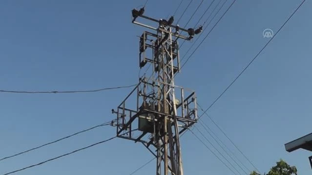 Ödemiş'teki Küçükavulcuk Mahallesi sakinleri elektrik trafosunun yenilenmesini istedi