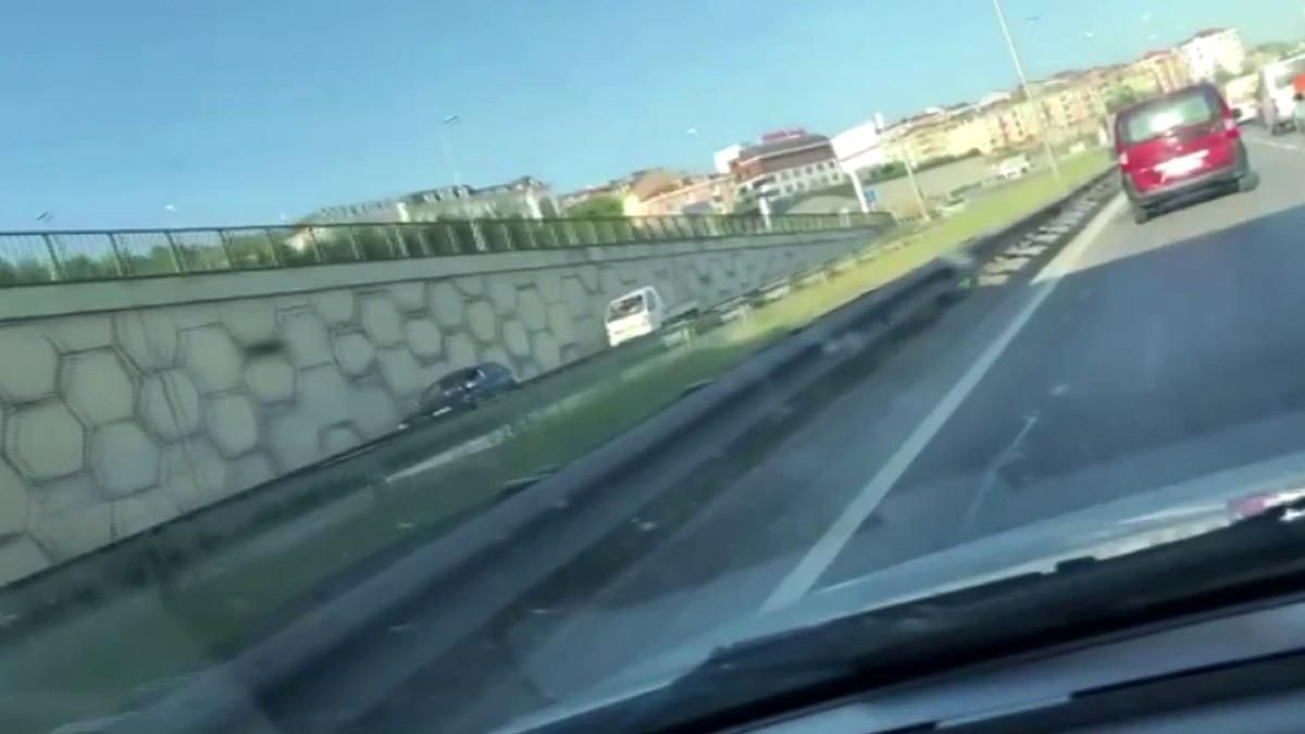 Şile\'de ters yöne geri geri giden araçlar böyle görüntülendi