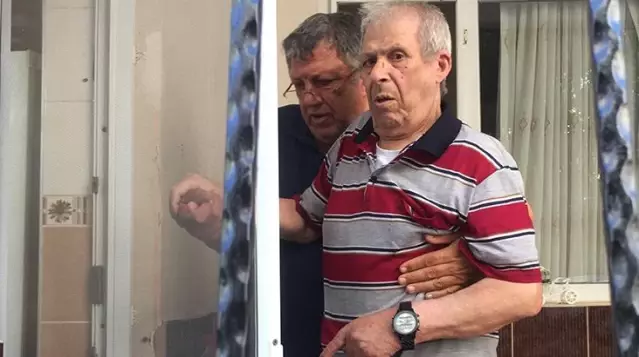 Para vermeyen dedesini yumruklarla dövdü! Torun, yaşlı adamı kör etti Para vermeyen dedesini yumruklarla dövdü! Torun, yaşlı adamı kör etti