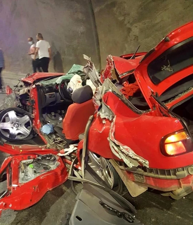 Tünel içinde aşırı hız kazayla sonuçlandı: 1 ağır yaralı