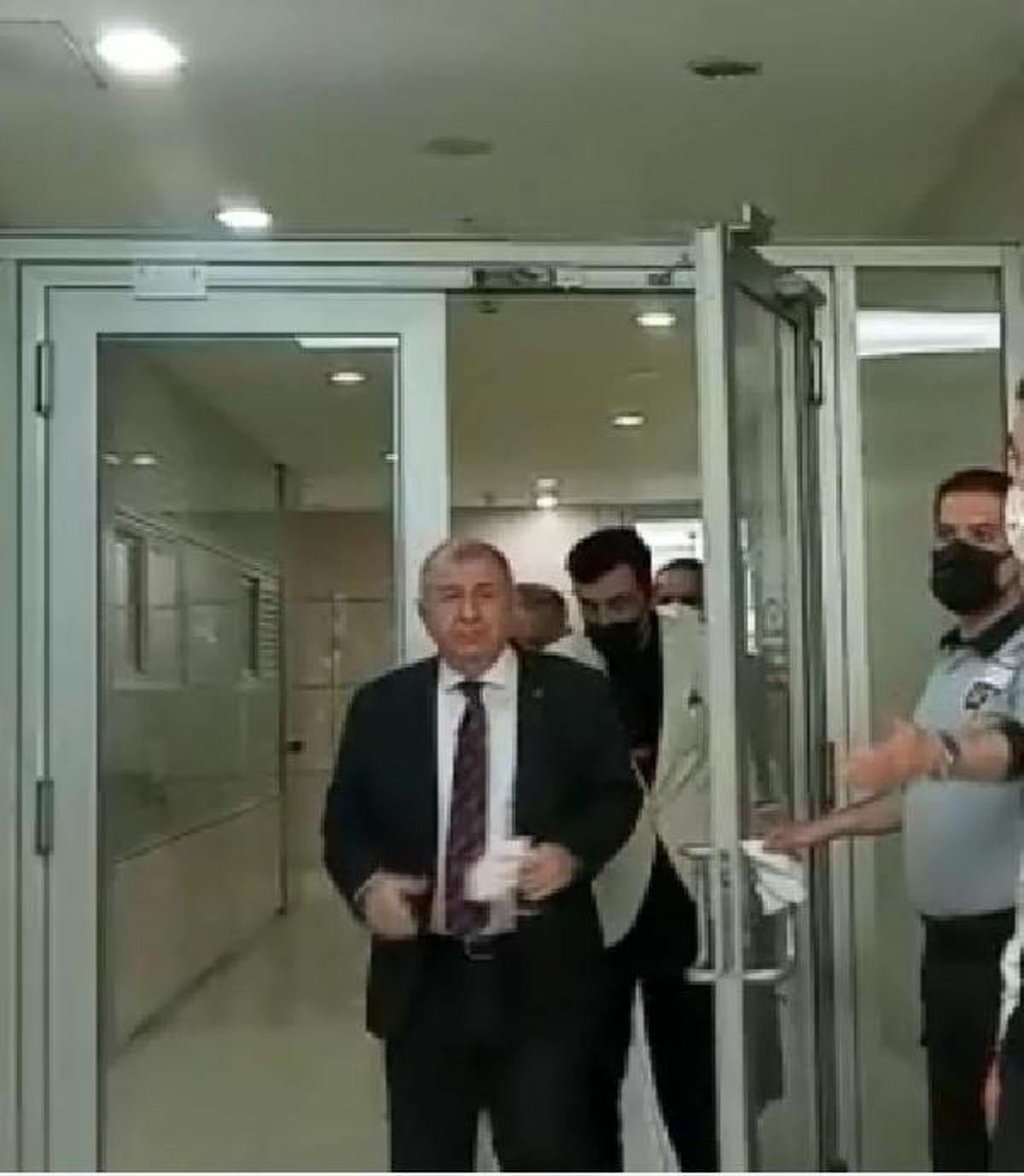 Ümit Özdağ\'ın, İYİ Parti İstanbul İl Başkanı Kavuncu hakkındaki FETÖ soruşturmasında bilgine başvuruluyor
