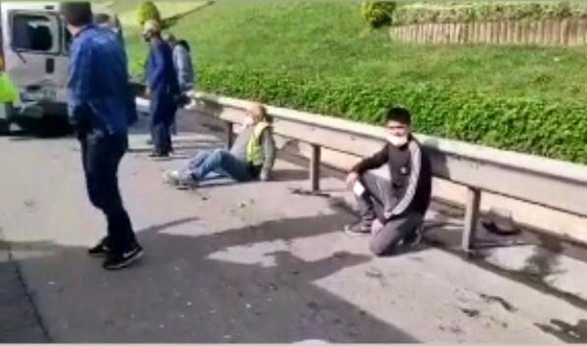 Ümraniye\'de hafif ticari araç, minibüse çarptı: 2\'si ağır 8 yaralı