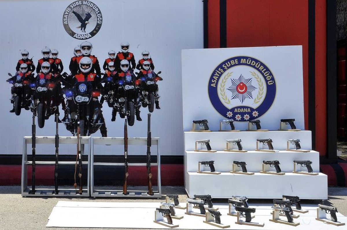 Son dakika haber | Adana\'da polis denetimlerinde ruhsatsız 34 silah ele geçirildi