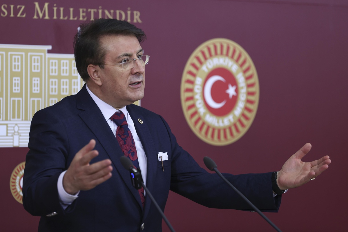 AK Parti\'li Aydemir, vesayetin her türüne karşı çıktıklarını söyledi